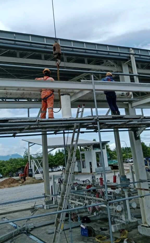 Pipe installation works for ISBL system during plant construction